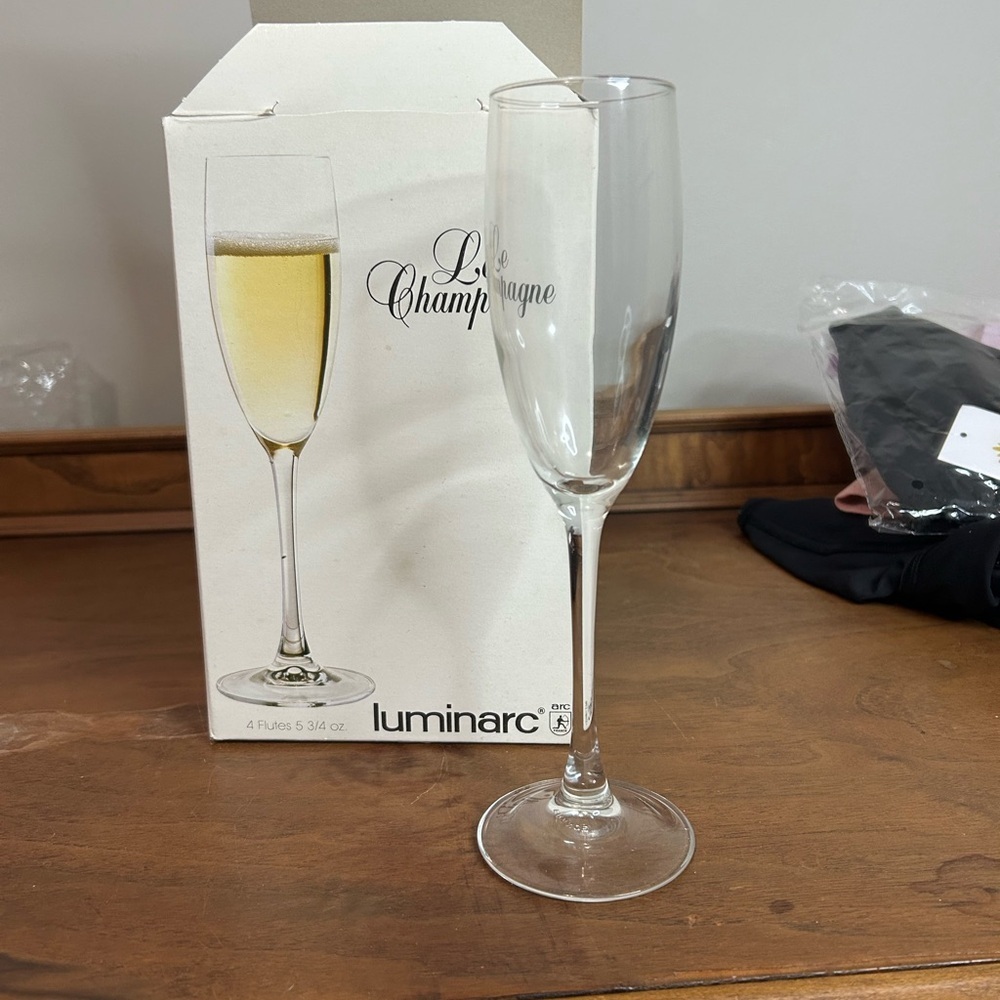 NIB Clear Champagne Flute Glasses - Picture 1 of 5